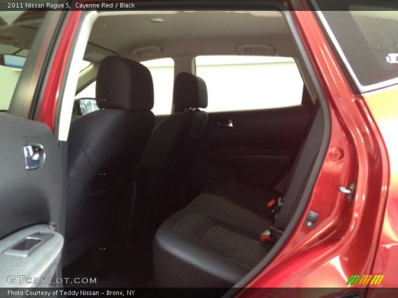 Cayenne Red / Black 2011 Nissan Rogue S