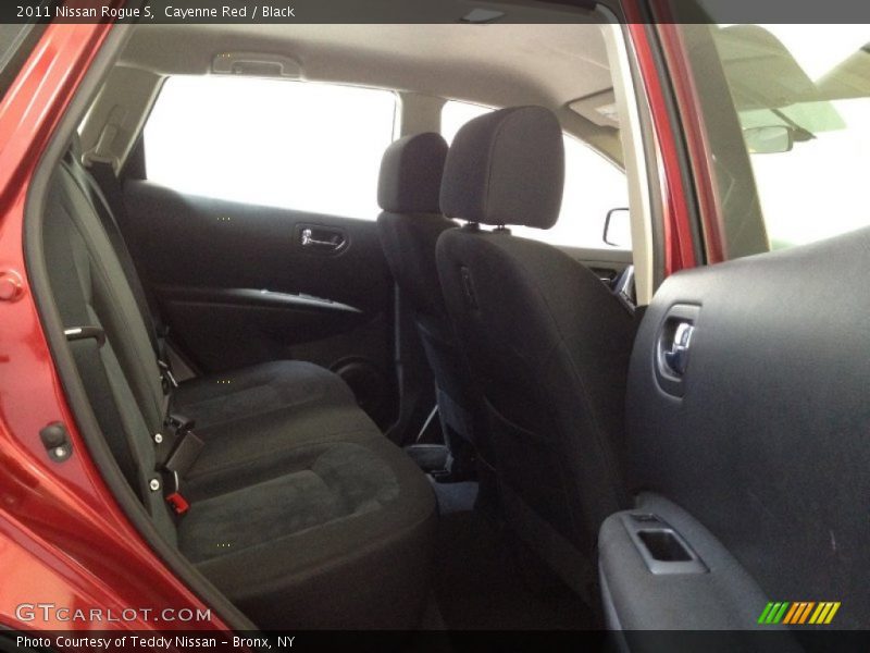 Cayenne Red / Black 2011 Nissan Rogue S