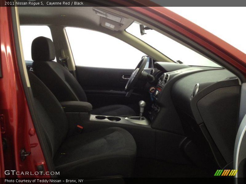 Cayenne Red / Black 2011 Nissan Rogue S