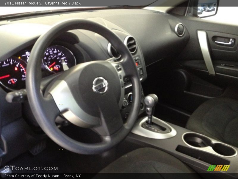 Cayenne Red / Black 2011 Nissan Rogue S