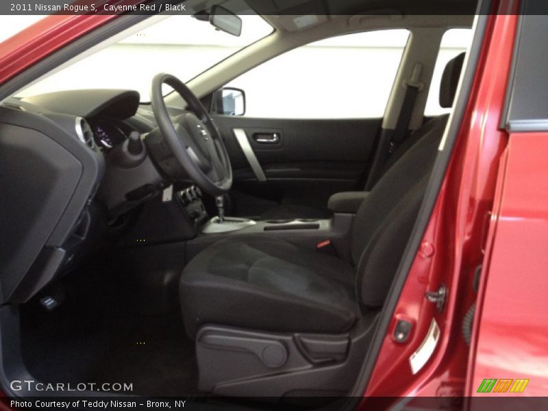 Cayenne Red / Black 2011 Nissan Rogue S