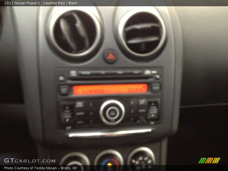 Cayenne Red / Black 2011 Nissan Rogue S