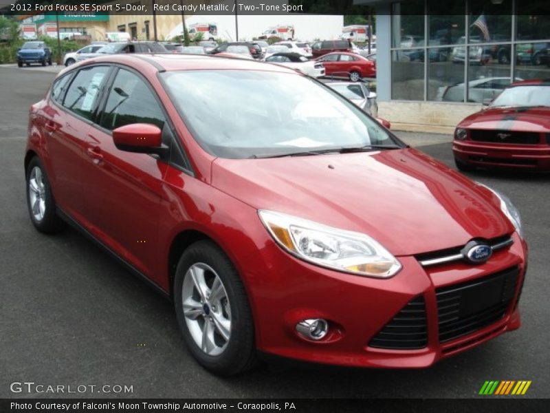 Front 3/4 View of 2012 Focus SE Sport 5-Door