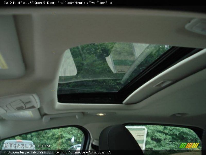 Red Candy Metallic / Two-Tone Sport 2012 Ford Focus SE Sport 5-Door