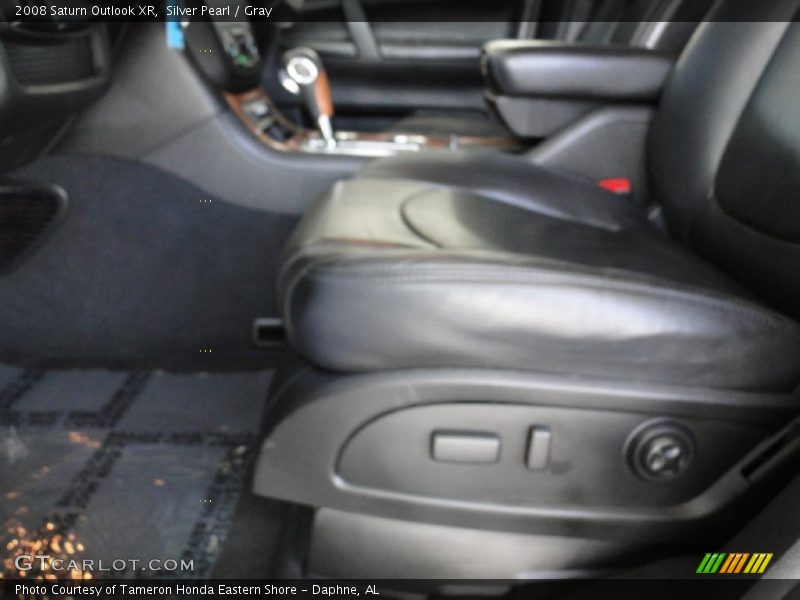 Silver Pearl / Gray 2008 Saturn Outlook XR