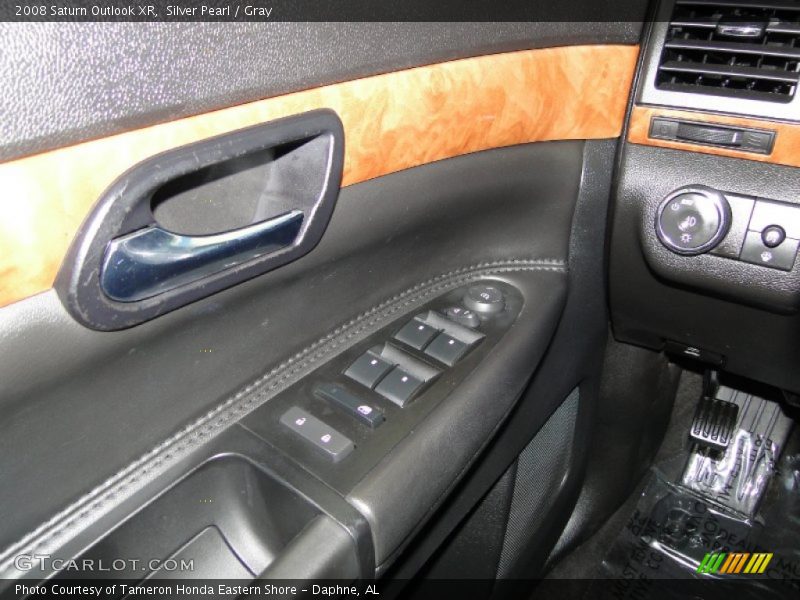 Silver Pearl / Gray 2008 Saturn Outlook XR