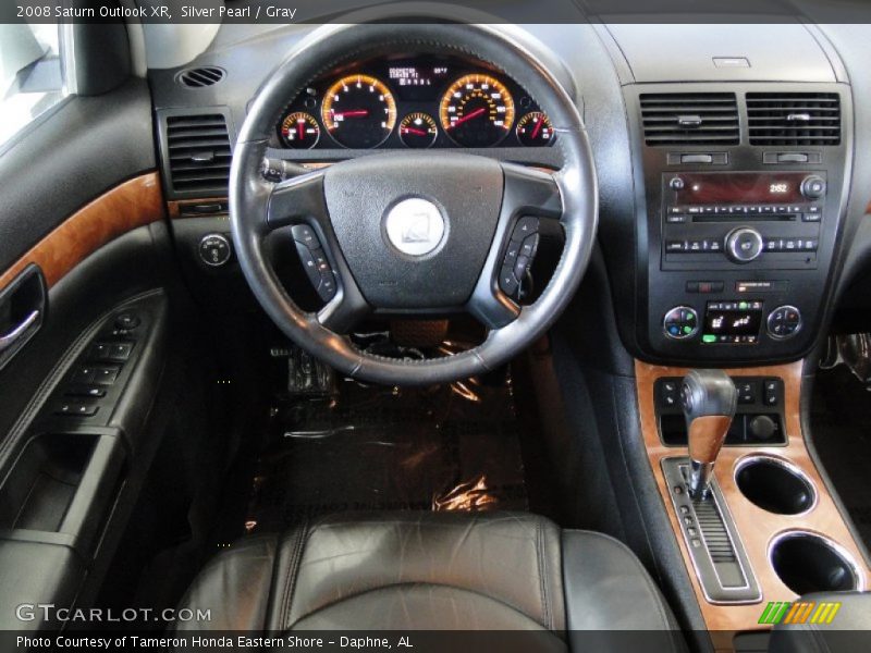 Silver Pearl / Gray 2008 Saturn Outlook XR