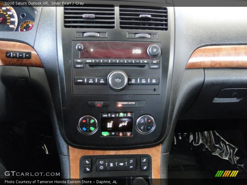 Silver Pearl / Gray 2008 Saturn Outlook XR