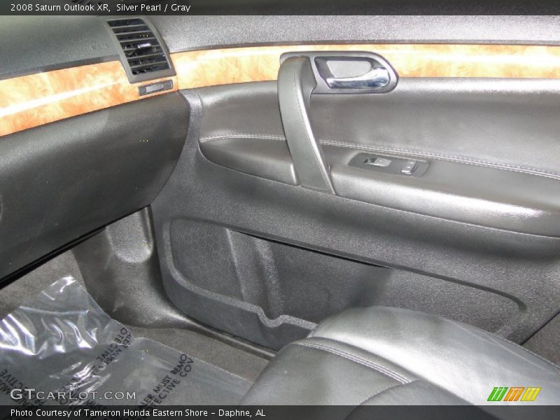 Silver Pearl / Gray 2008 Saturn Outlook XR