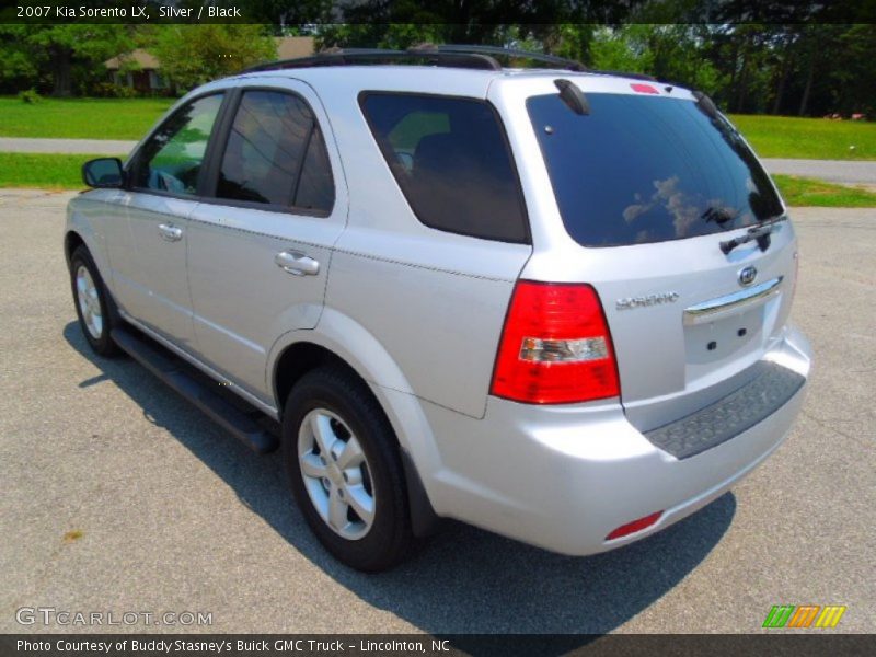 Silver / Black 2007 Kia Sorento LX