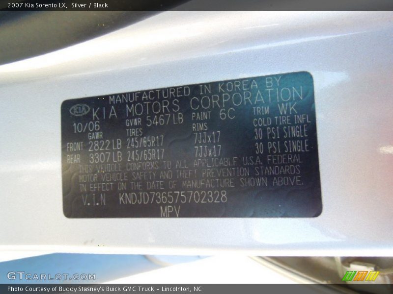 Silver / Black 2007 Kia Sorento LX