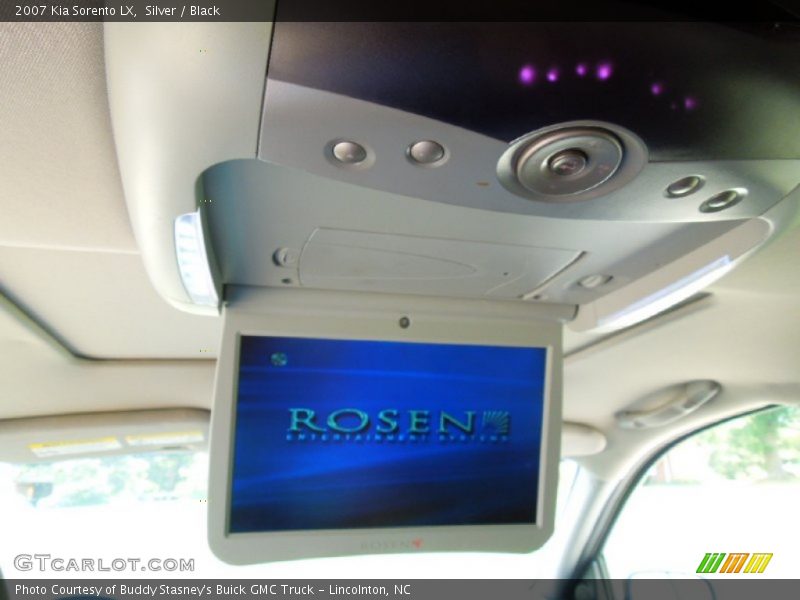 Silver / Black 2007 Kia Sorento LX