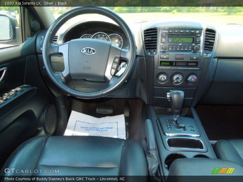 Silver / Black 2007 Kia Sorento LX