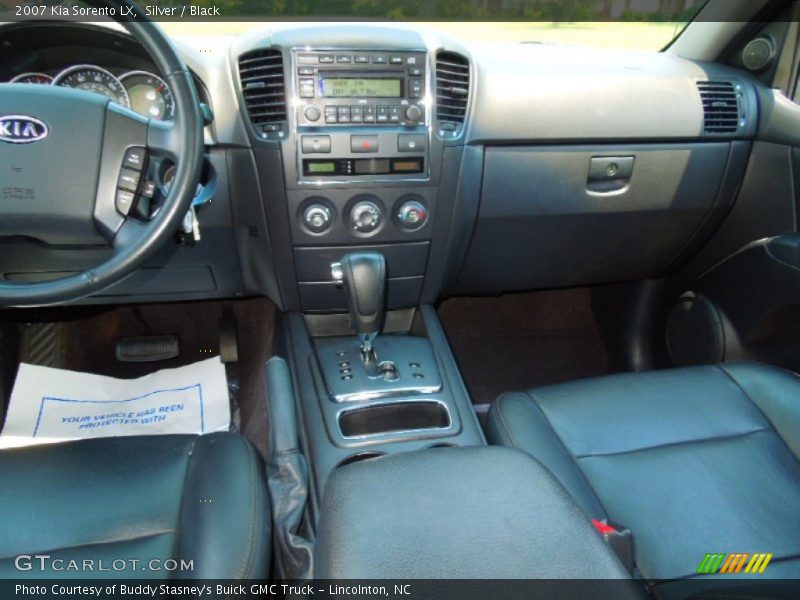 Silver / Black 2007 Kia Sorento LX