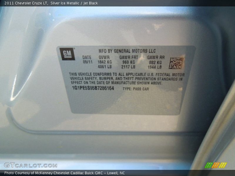 Silver Ice Metallic / Jet Black 2011 Chevrolet Cruze LT