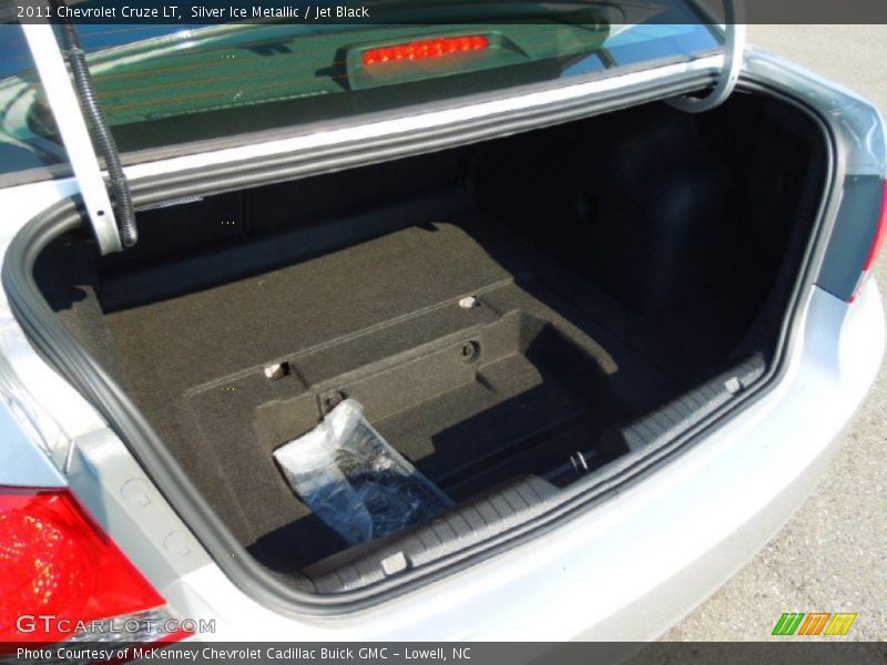 Silver Ice Metallic / Jet Black 2011 Chevrolet Cruze LT