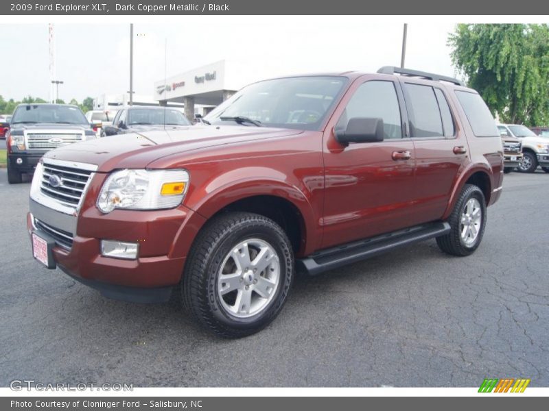 Front 3/4 View of 2009 Explorer XLT