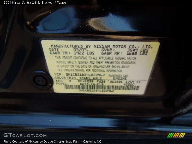 Blackout / Taupe 2004 Nissan Sentra 1.8 S