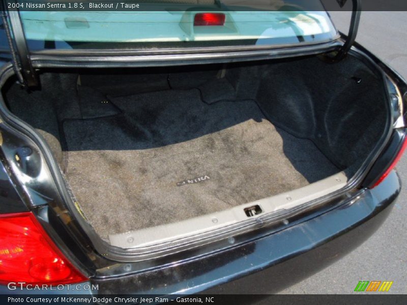 Blackout / Taupe 2004 Nissan Sentra 1.8 S