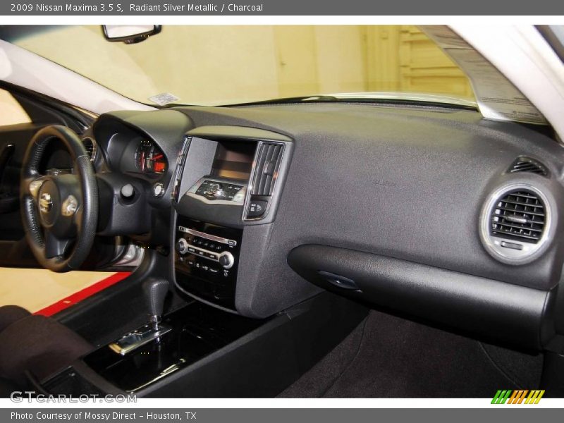 Radiant Silver Metallic / Charcoal 2009 Nissan Maxima 3.5 S