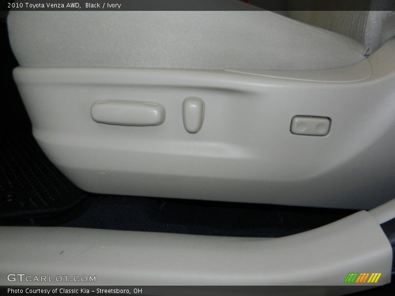 Black / Ivory 2010 Toyota Venza AWD