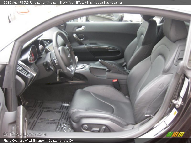 Front Seat of 2010 R8 5.2 FSI quattro