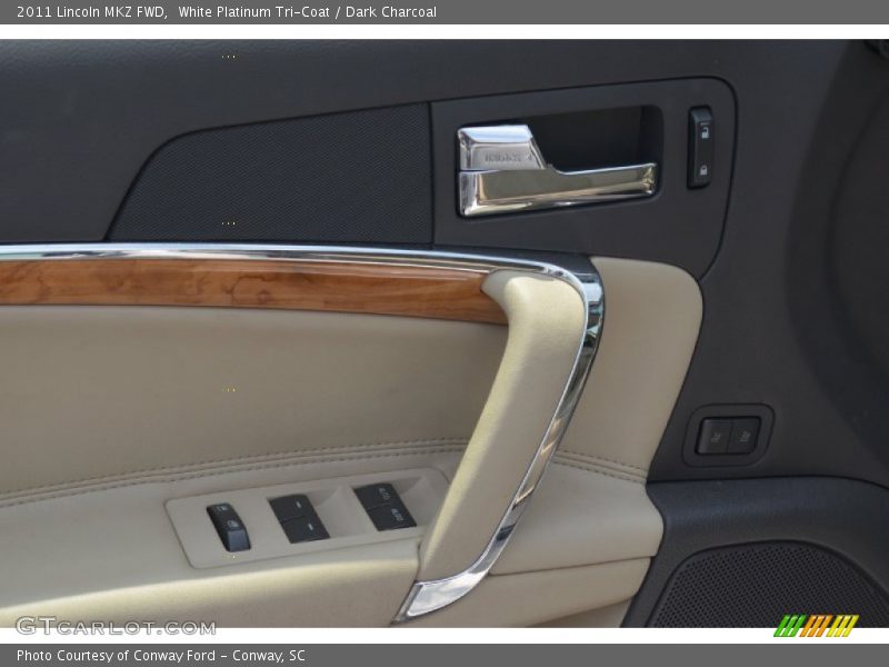 White Platinum Tri-Coat / Dark Charcoal 2011 Lincoln MKZ FWD