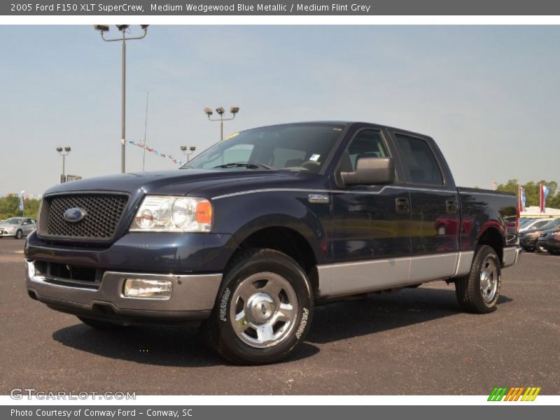 Medium Wedgewood Blue Metallic / Medium Flint Grey 2005 Ford F150 XLT SuperCrew