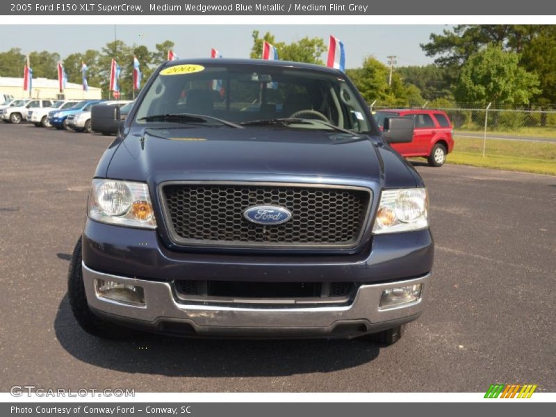 Medium Wedgewood Blue Metallic / Medium Flint Grey 2005 Ford F150 XLT SuperCrew