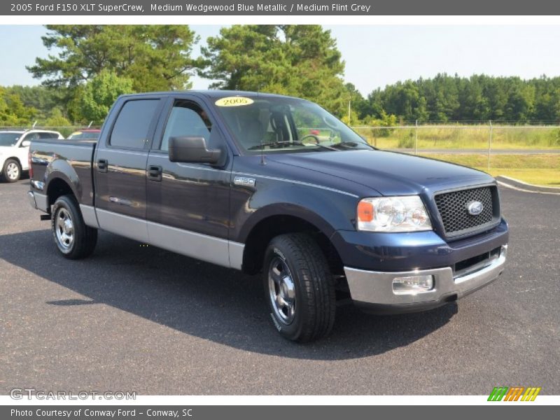 Medium Wedgewood Blue Metallic / Medium Flint Grey 2005 Ford F150 XLT SuperCrew