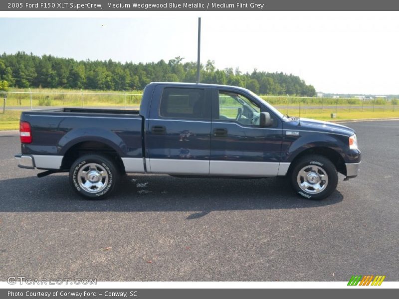 Medium Wedgewood Blue Metallic / Medium Flint Grey 2005 Ford F150 XLT SuperCrew