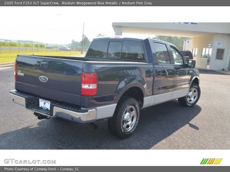 Medium Wedgewood Blue Metallic / Medium Flint Grey 2005 Ford F150 XLT SuperCrew