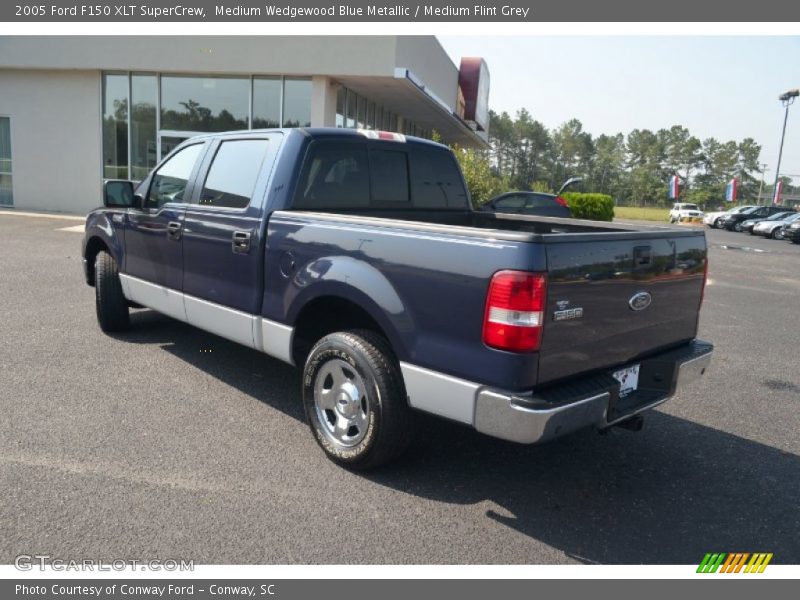 Medium Wedgewood Blue Metallic / Medium Flint Grey 2005 Ford F150 XLT SuperCrew