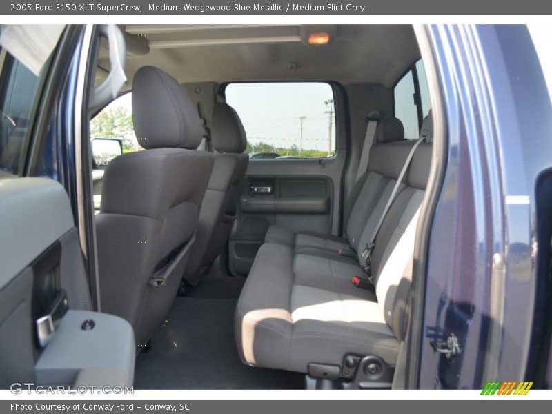 Medium Wedgewood Blue Metallic / Medium Flint Grey 2005 Ford F150 XLT SuperCrew