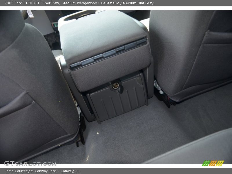 Medium Wedgewood Blue Metallic / Medium Flint Grey 2005 Ford F150 XLT SuperCrew