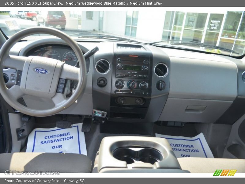 Medium Wedgewood Blue Metallic / Medium Flint Grey 2005 Ford F150 XLT SuperCrew