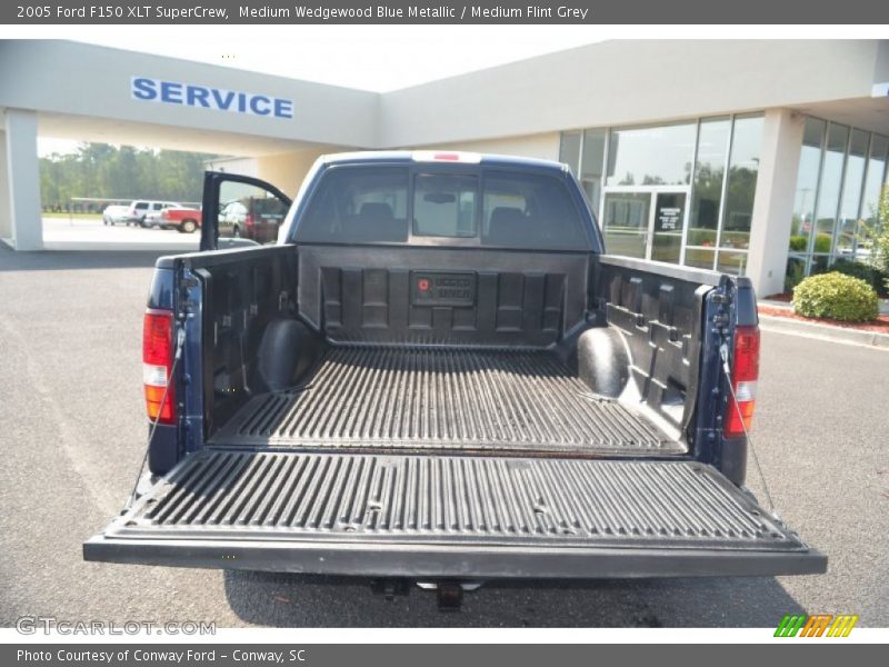 Medium Wedgewood Blue Metallic / Medium Flint Grey 2005 Ford F150 XLT SuperCrew