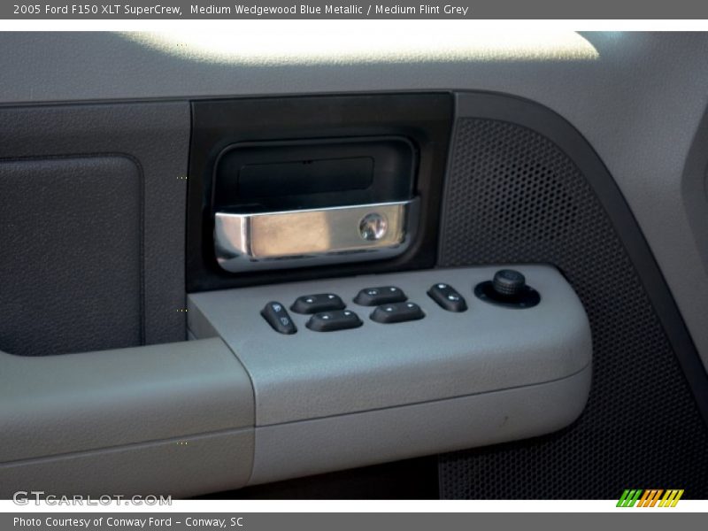 Medium Wedgewood Blue Metallic / Medium Flint Grey 2005 Ford F150 XLT SuperCrew