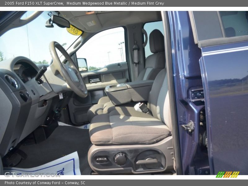 Medium Wedgewood Blue Metallic / Medium Flint Grey 2005 Ford F150 XLT SuperCrew