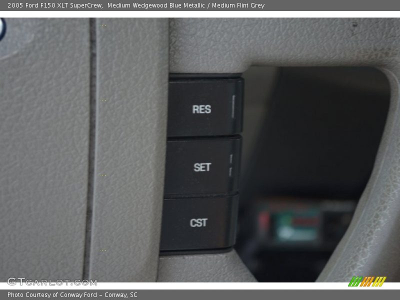 Medium Wedgewood Blue Metallic / Medium Flint Grey 2005 Ford F150 XLT SuperCrew