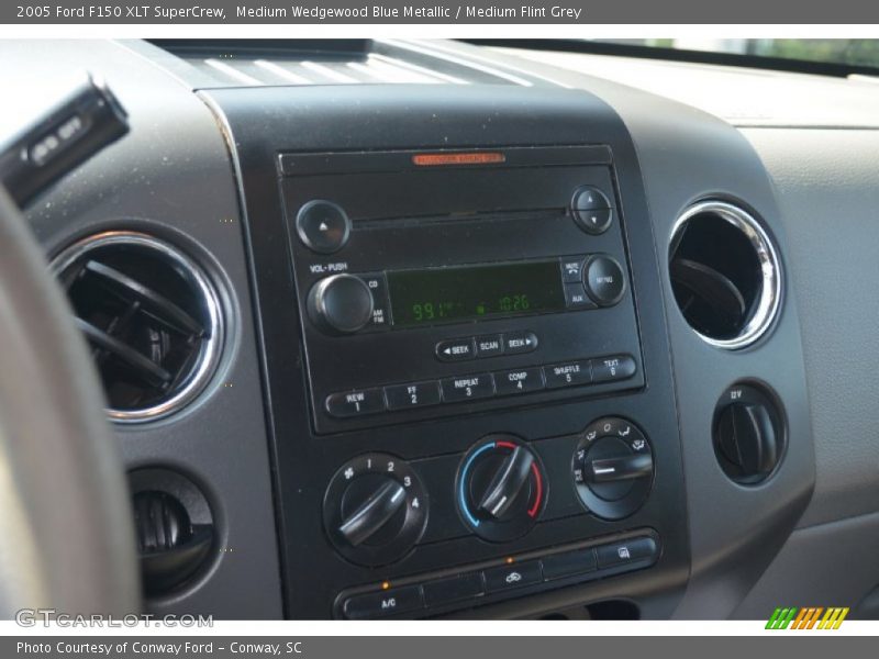 Medium Wedgewood Blue Metallic / Medium Flint Grey 2005 Ford F150 XLT SuperCrew