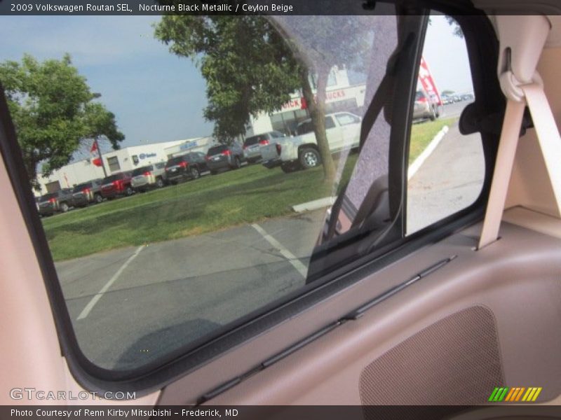 Nocturne Black Metallic / Ceylon Beige 2009 Volkswagen Routan SEL
