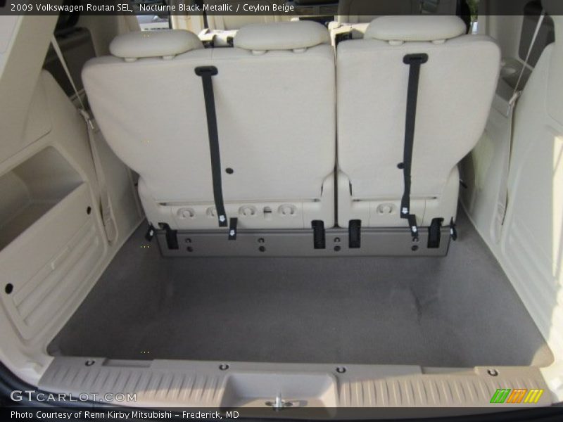 Nocturne Black Metallic / Ceylon Beige 2009 Volkswagen Routan SEL