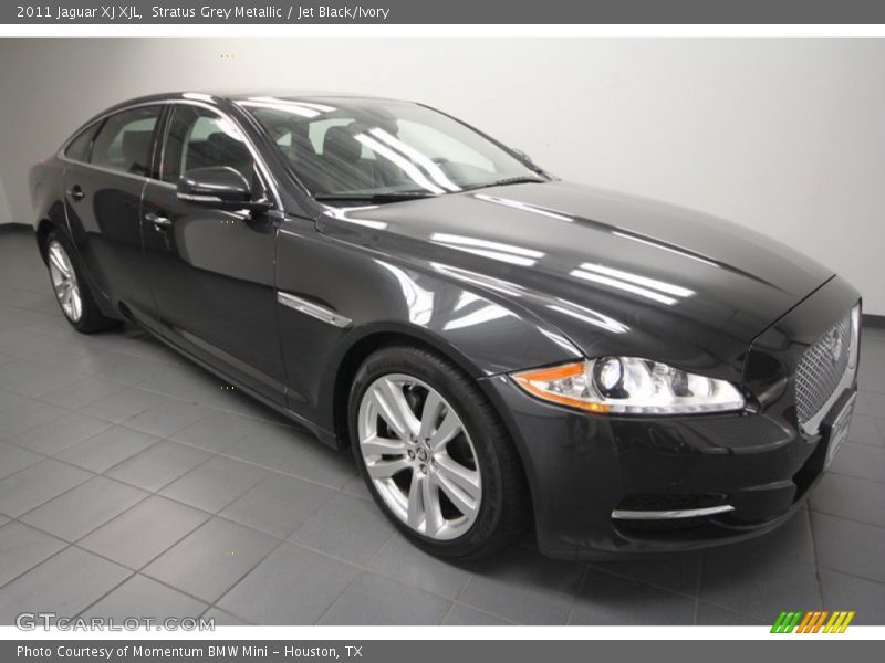 Front 3/4 View of 2011 XJ XJL