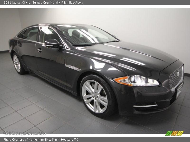 Front 3/4 View of 2011 XJ XJL