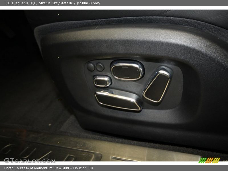 Controls of 2011 XJ XJL