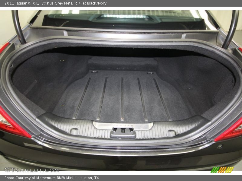  2011 XJ XJL Trunk