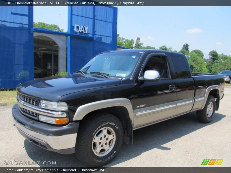 Onyx Black / Graphite Gray 2002 Chevrolet Silverado 1500 LS Extended Cab 4x4