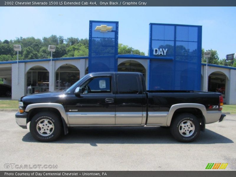 Onyx Black / Graphite Gray 2002 Chevrolet Silverado 1500 LS Extended Cab 4x4