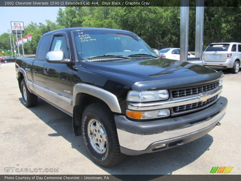 Onyx Black / Graphite Gray 2002 Chevrolet Silverado 1500 LS Extended Cab 4x4